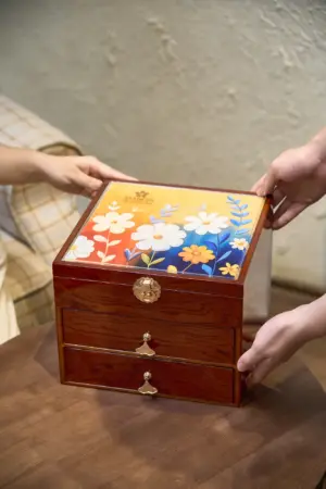 Bánh trung thu Maison Mooncake - hộp Cuốn Hút - set 08 bánh nướng 120g